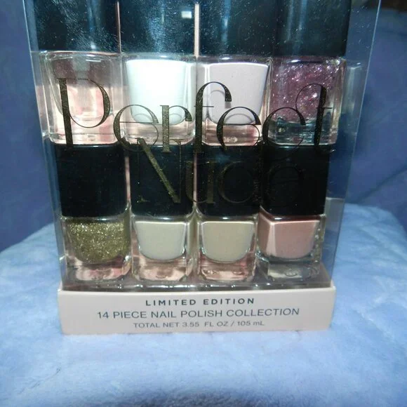Tahari Perfect Nude 14 Pc Nail Polish Limited addition Collection set🆕🏃🏻💨⚡🚚 - Picture 3 of 16